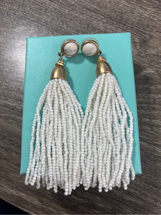 Unbranded Jewelry - Beautiful White Beaded Tassel Drop Earrings - Gold Accents 3.5” long